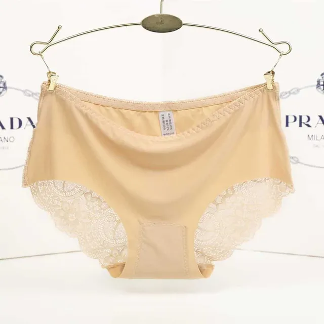 Women's panties with lace