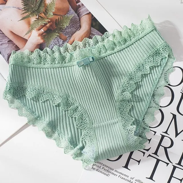 Cotton comfortable panties with lace and mini bow