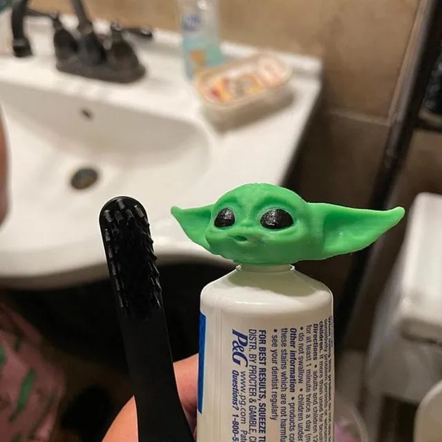 Vicces trendi fogkrém adapter - Baby Yoda