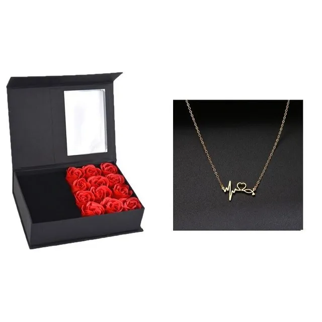 Gift box with chain and roses