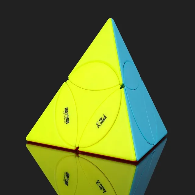 Rubikova kostka ve tvaru jehlanu
