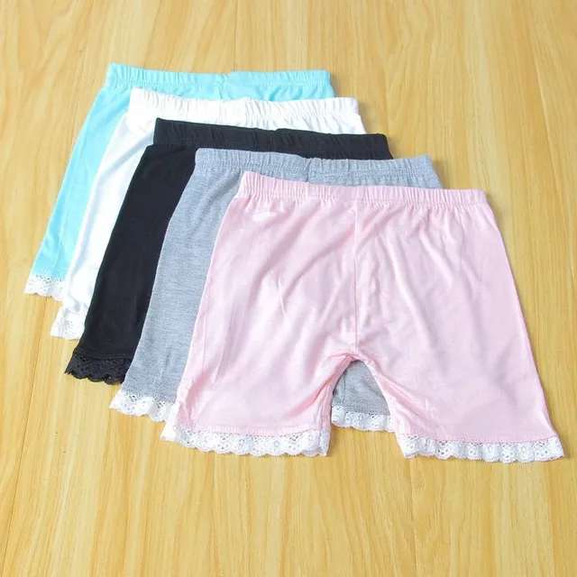 Gorgeous girls' shorts made of comfortable elastic material with cute Randulf lace detail