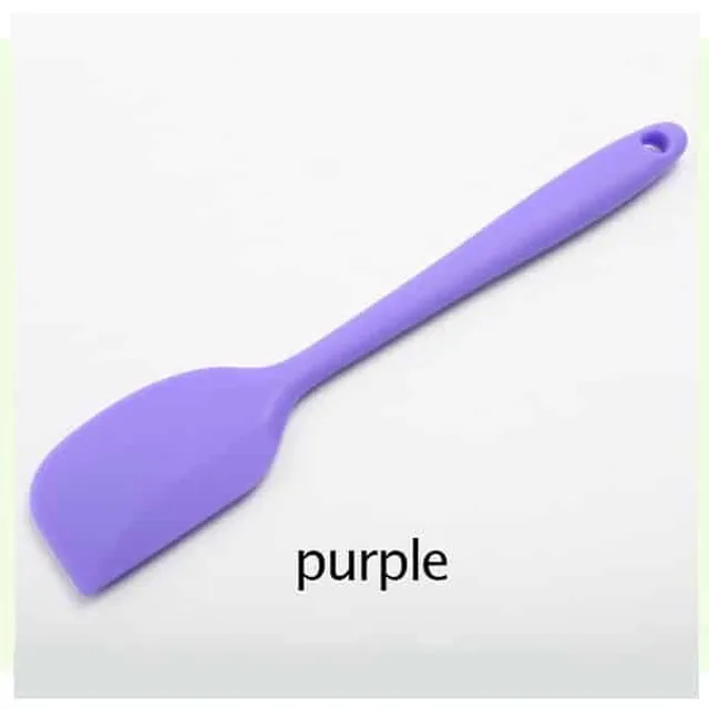 Silicone spatula to stir the dough