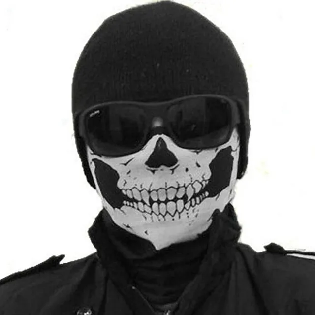 Sports mask with skull