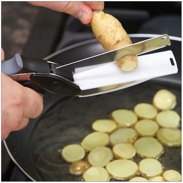 Multi-functional kitchen scissors