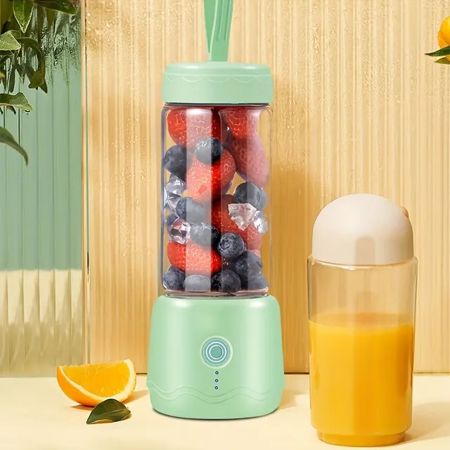 Practical and portable smoothie mixer and cocktails with USB charging