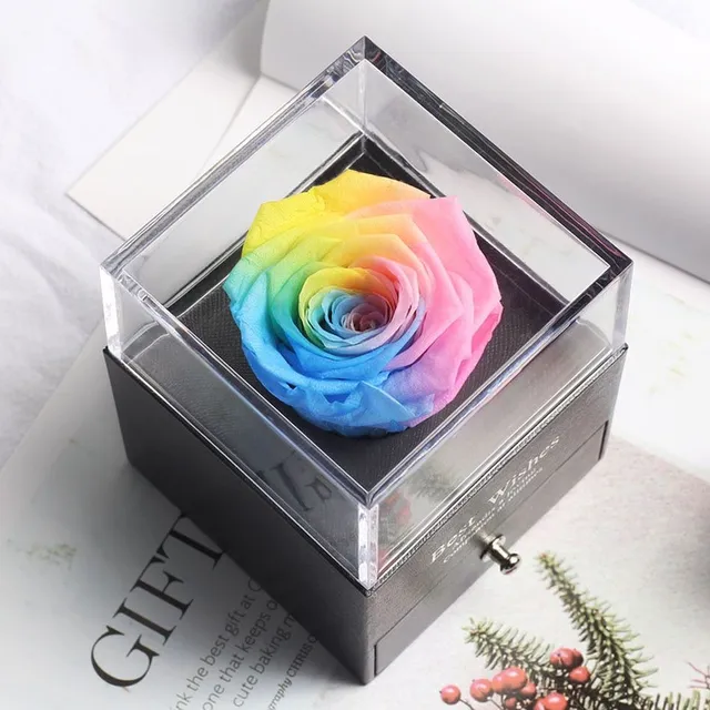Long lasting roses in a box