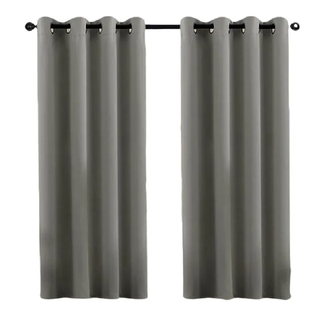 Blackout curtain with metal meshes