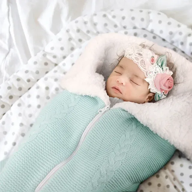 Knitted warm sleeping bag made of wool for newborns in autumn/winter to crib or stroller
