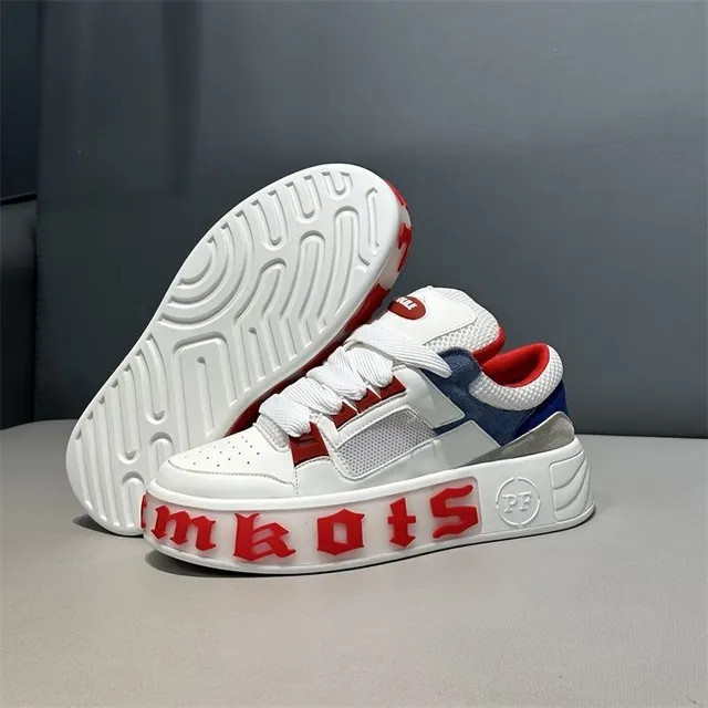 Men's fashion and comfortable sneakers with massive soles