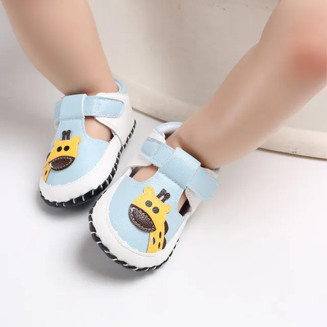 Children's slippers with giraffe