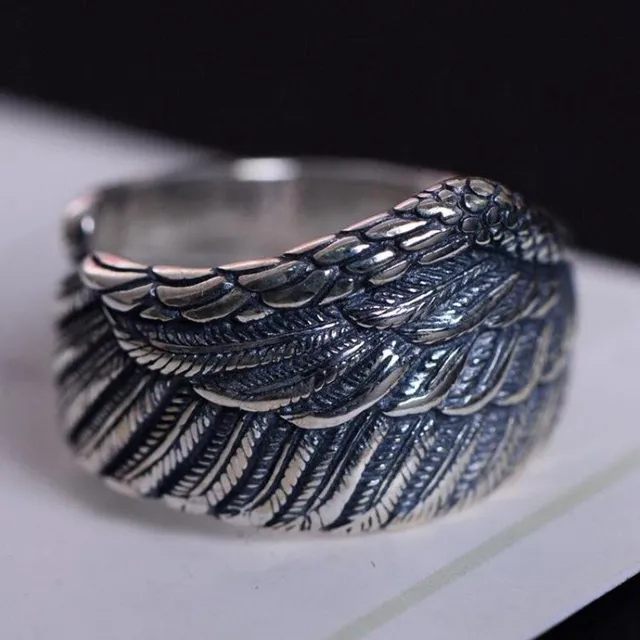 Ring with wing