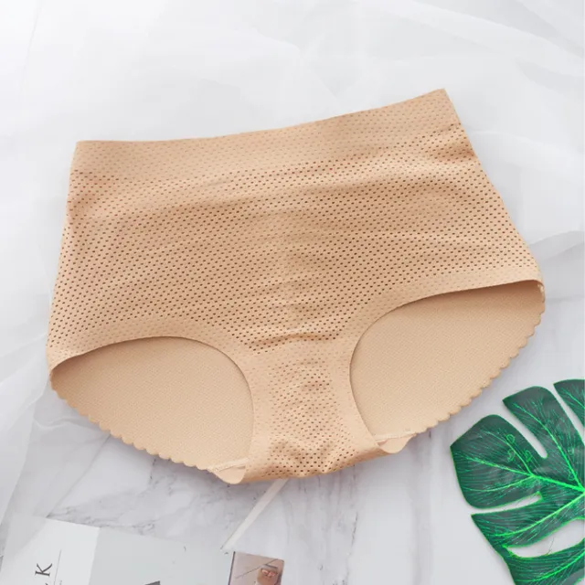 Shaping push up panties with a medium waist