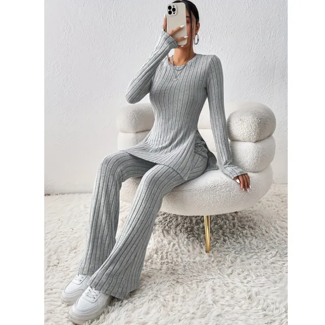 Ladies' two-piece set in ribbed knit - long sleeves, slit, bell bottoms