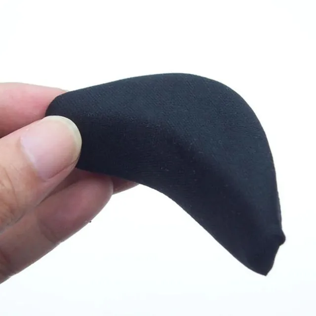 Comfortable sponge insert in the toe of the shoe