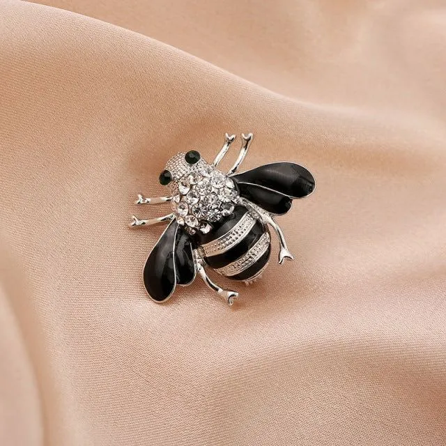 Amelia - Cute brooch with rhinestones