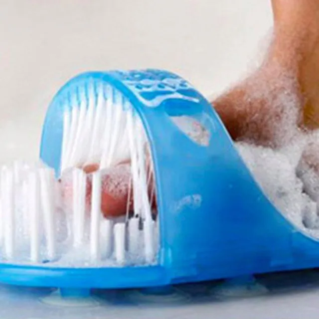 Shower brush for feet with suction cups