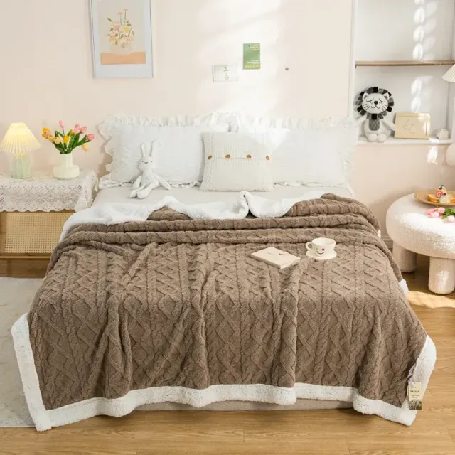 Warm and soft blanket made of wool and sherpa fleece, double-sided