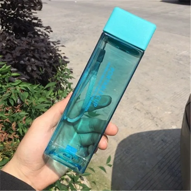 Plastová fľaša na vodu