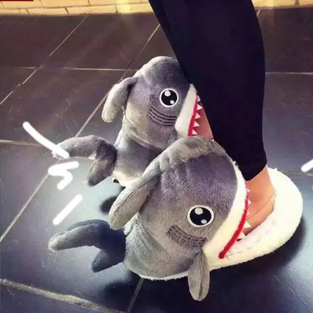 Women's shark-shaped slippers