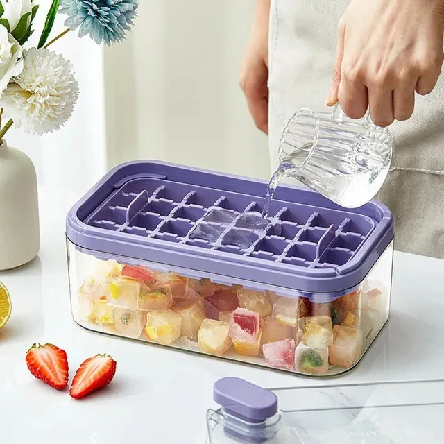 Large ice cube box with 64 compartments and lid for easy ice removal with one click