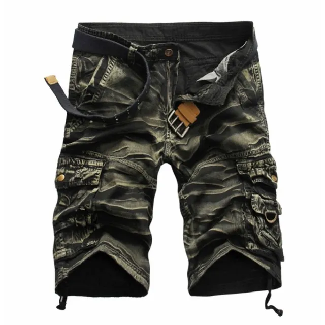 Men's comfortable leisure cargo shorts with camouflage pattern
