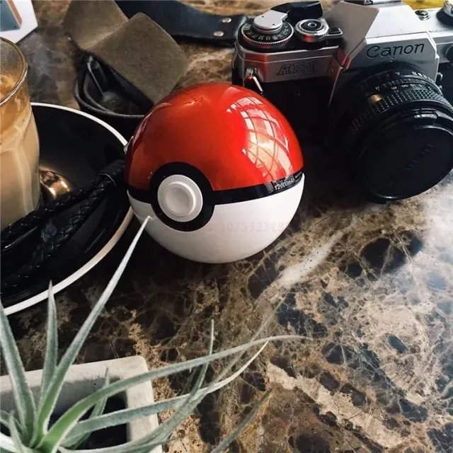 Štýlová Powerbanka v Okrúhlom Pokéballe z Pokémonových rozprávok