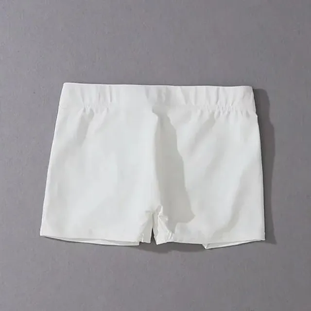 Solid colour elastic shorts with tight waistband