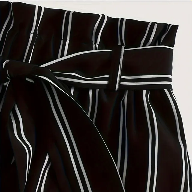 Elegantní dvoudílný set - Crop top s ramínky a pruhované kalhoty s páskem - Dámské oblečení