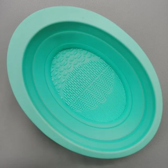 Silicone make-up brush cleaner in bowl shape