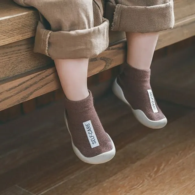 Dětské ponožky s gumovou podrážkou