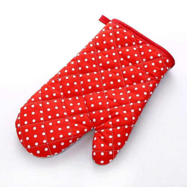 Kitchen mitt with polka dots