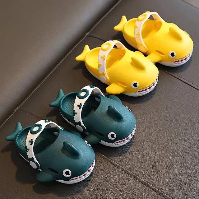 Papuci de plajă pentru copii în formă de rechin