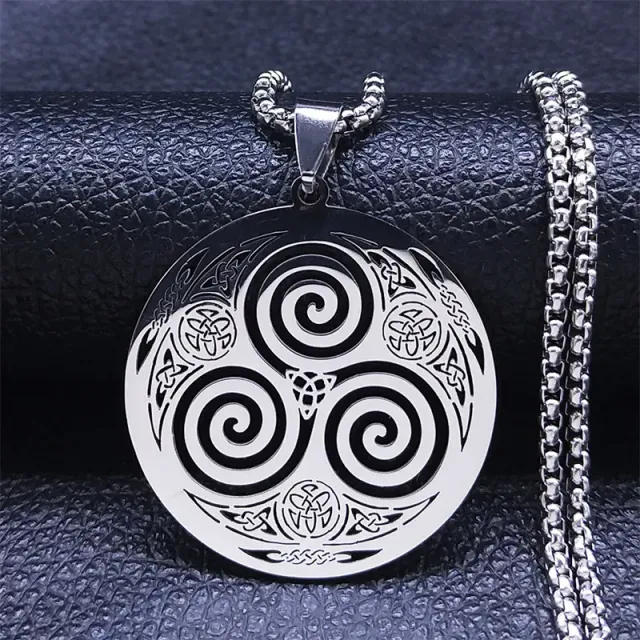 Necklace with the pendant of the Celtic symbol Triquetra