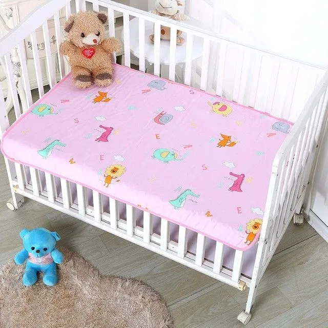 Babies' mat with printing on it