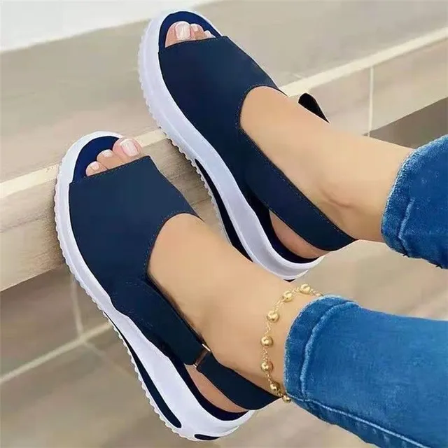 Sandale moderne pentru femei într-un design original