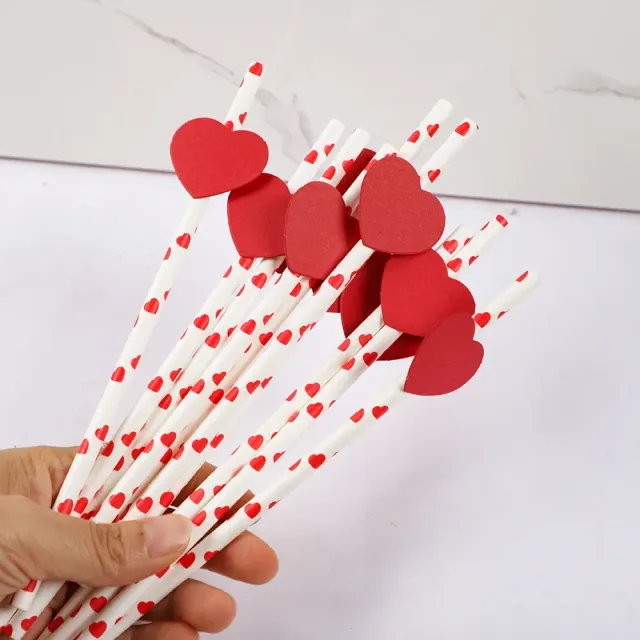 20 kusov papiera Valentína párty slamky zdobené srdcom