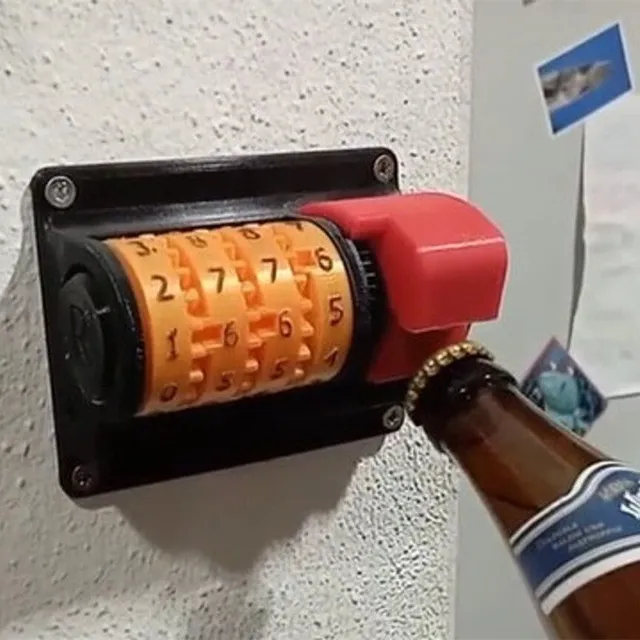 Otwieraj butelkę piwa z obudową ścienną