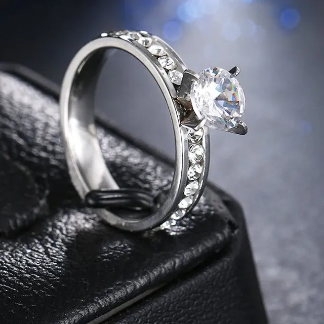 Elegantní zásnubní prsten s kamínky