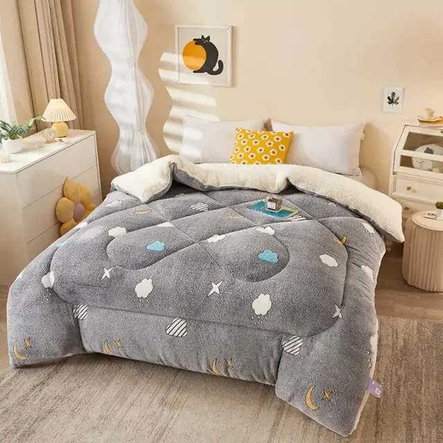 Beautiful and warm patchwork winter bed made of floral fleece with feather filling, ideal for bedroom and guest room