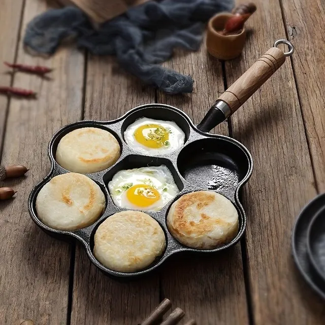 Cast iron omelet pan with 7 flower-shaped holes, deep, non-sticky without surface, with wooden handle