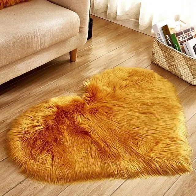 Hairy carpet in the shape of a heart camel 30x40cm-long-velvet