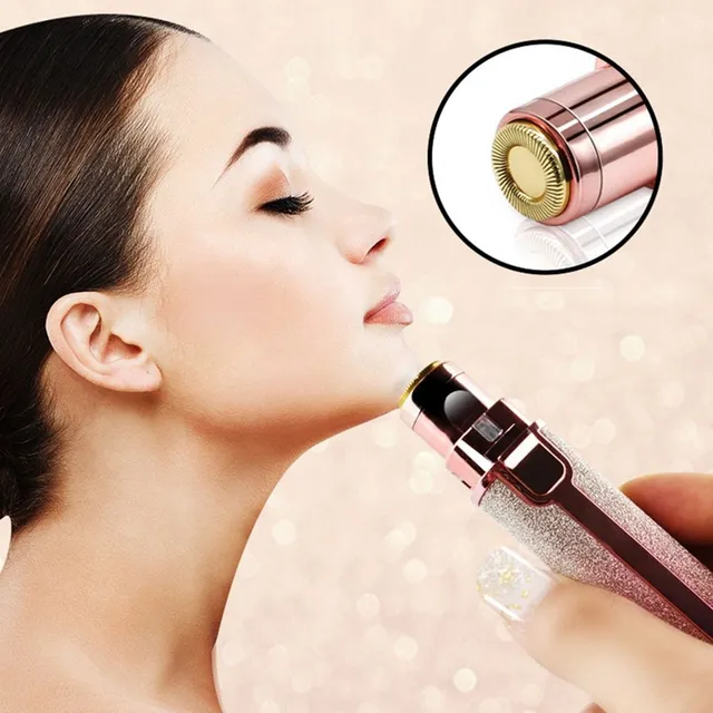 Women's mini razor in lipstick design