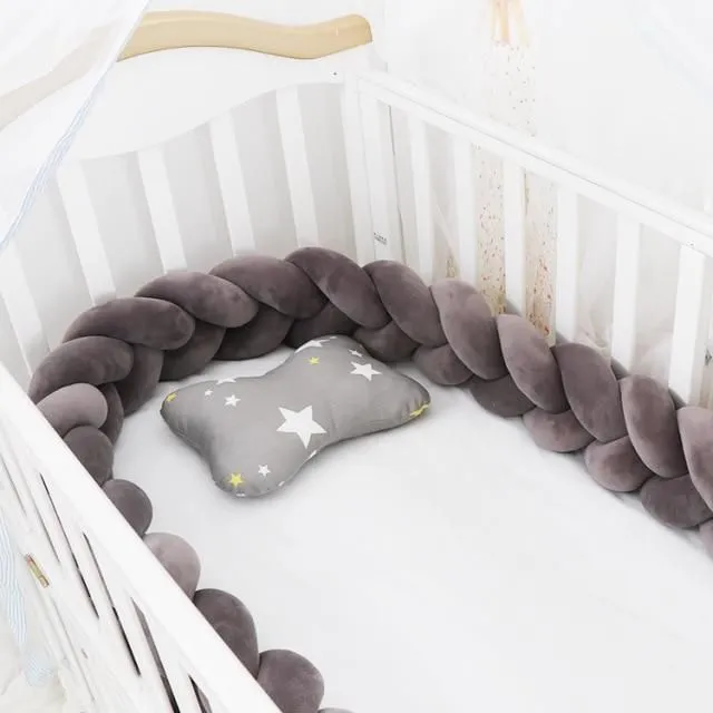 Mantinel for baby cot