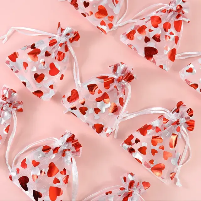 20 ks organzových pytlíčků s červenými srdíčky na drobné dárečky