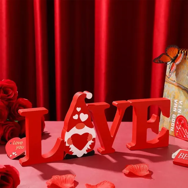 Walentynki drewniane ozdobne litery LOVE ozdobione karłem