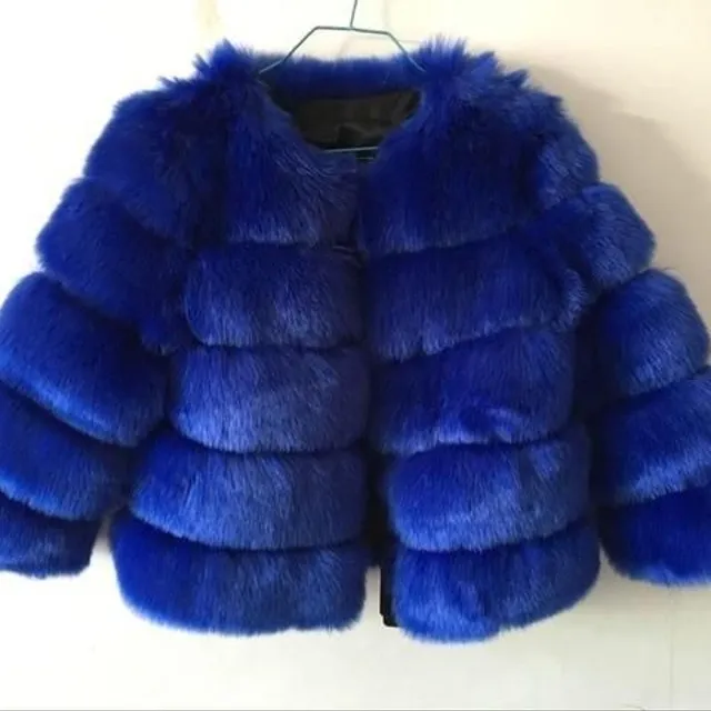 Elegant short faux fur coat