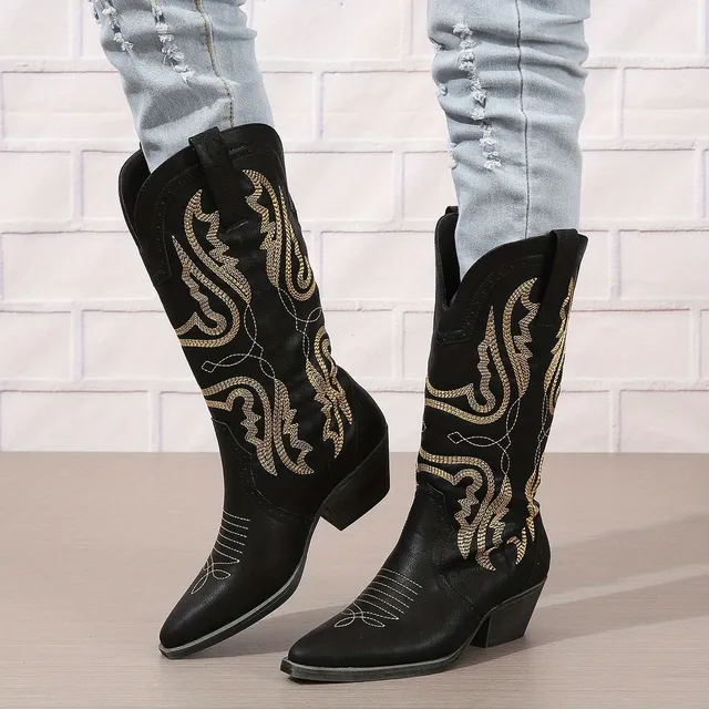 Women's western shoes with embroidery, monochrome, pointed, with V-shaped neckline, with low retro heel.
