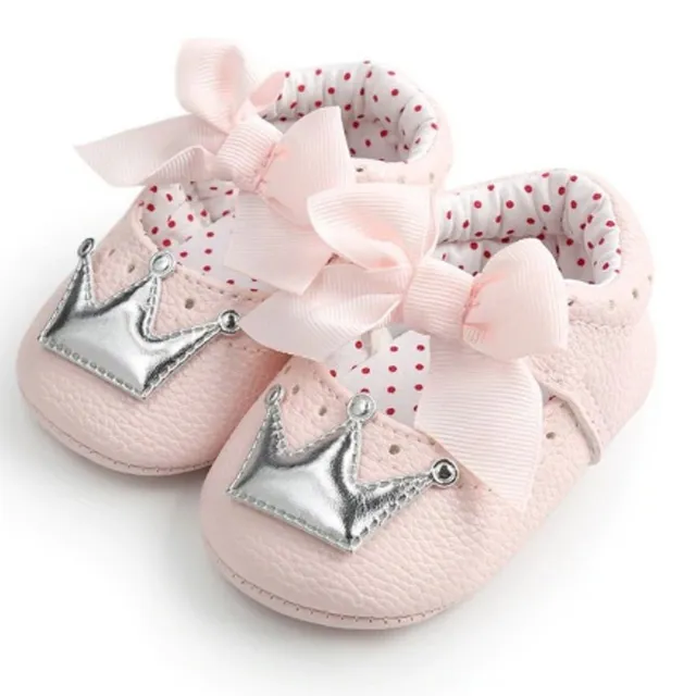 Girl's slippers with crown