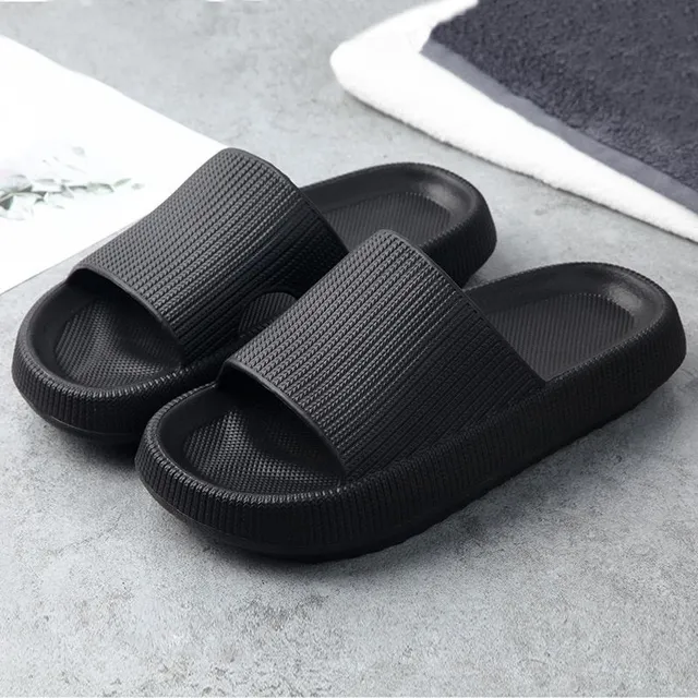 Women's strong slippers in stylish design on the platform